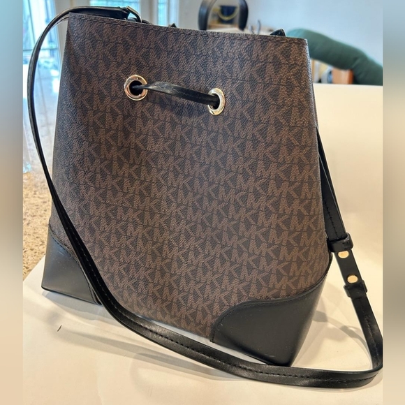 MICHAEL Michael Kors Drawstring Bucket Tote - Picture 3 of 6